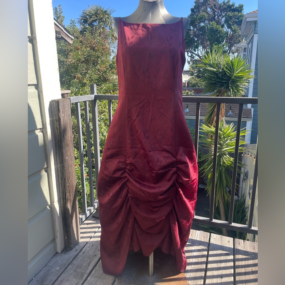 Vintage burgundy 2000’s dress #90s #2000s #y2k #shesallthat #vampire #rouched